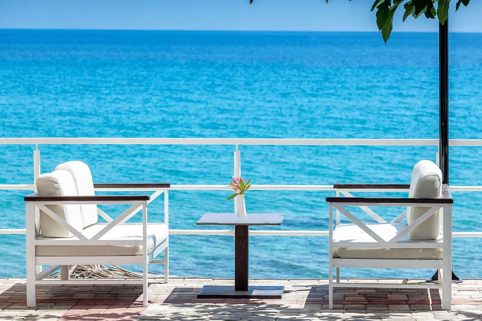 Xenios Dolphin Beach Hotel Poszídi Kültér fotó